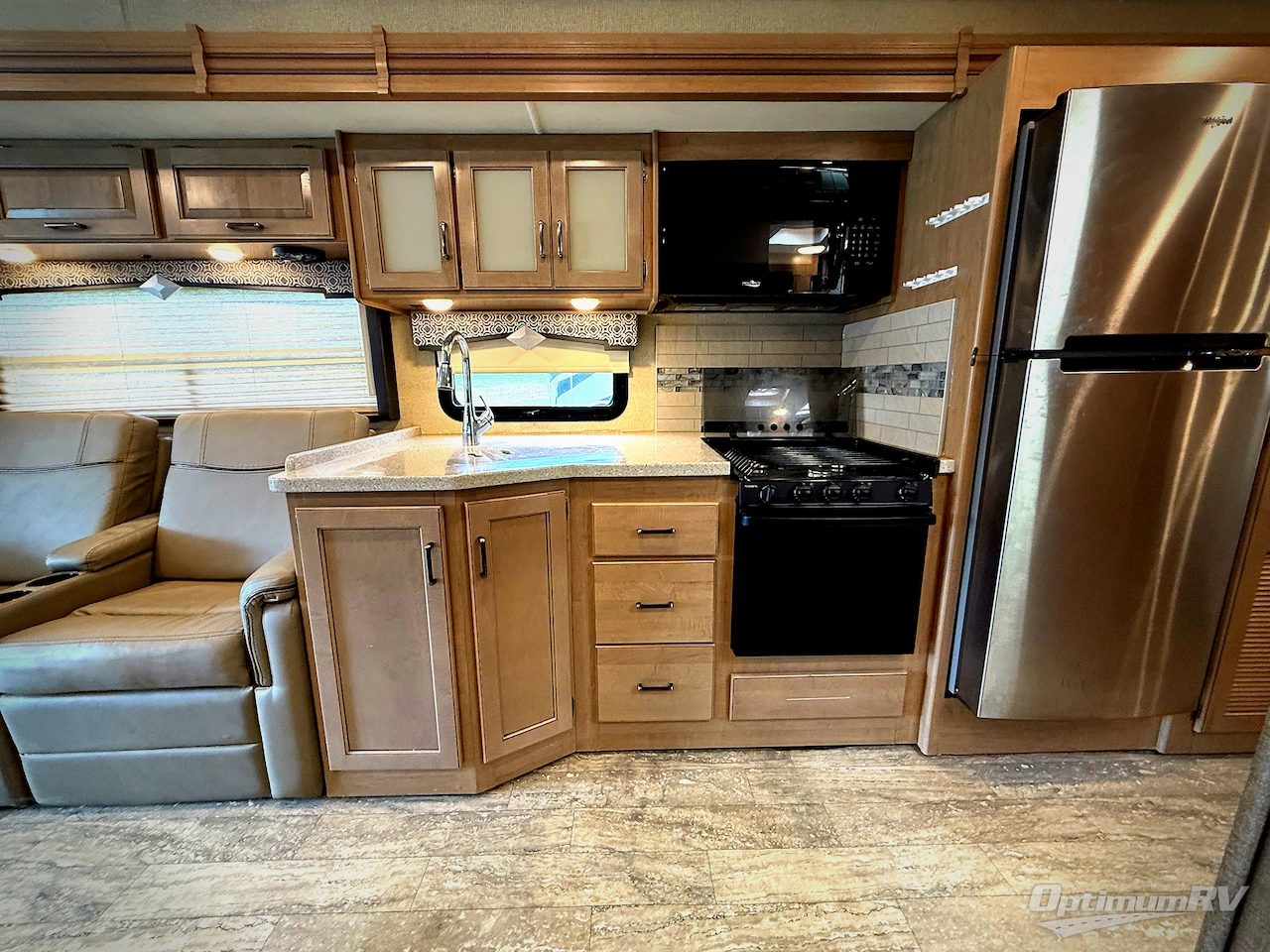 2019 Thor Hurricane 34R Photo 9
