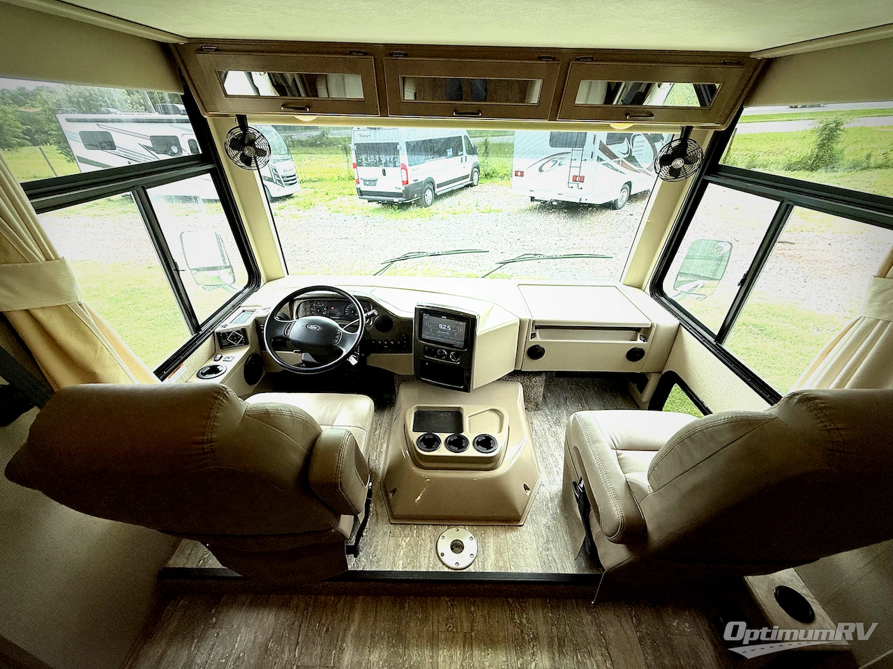 2019 Thor Hurricane 34R Photo 20