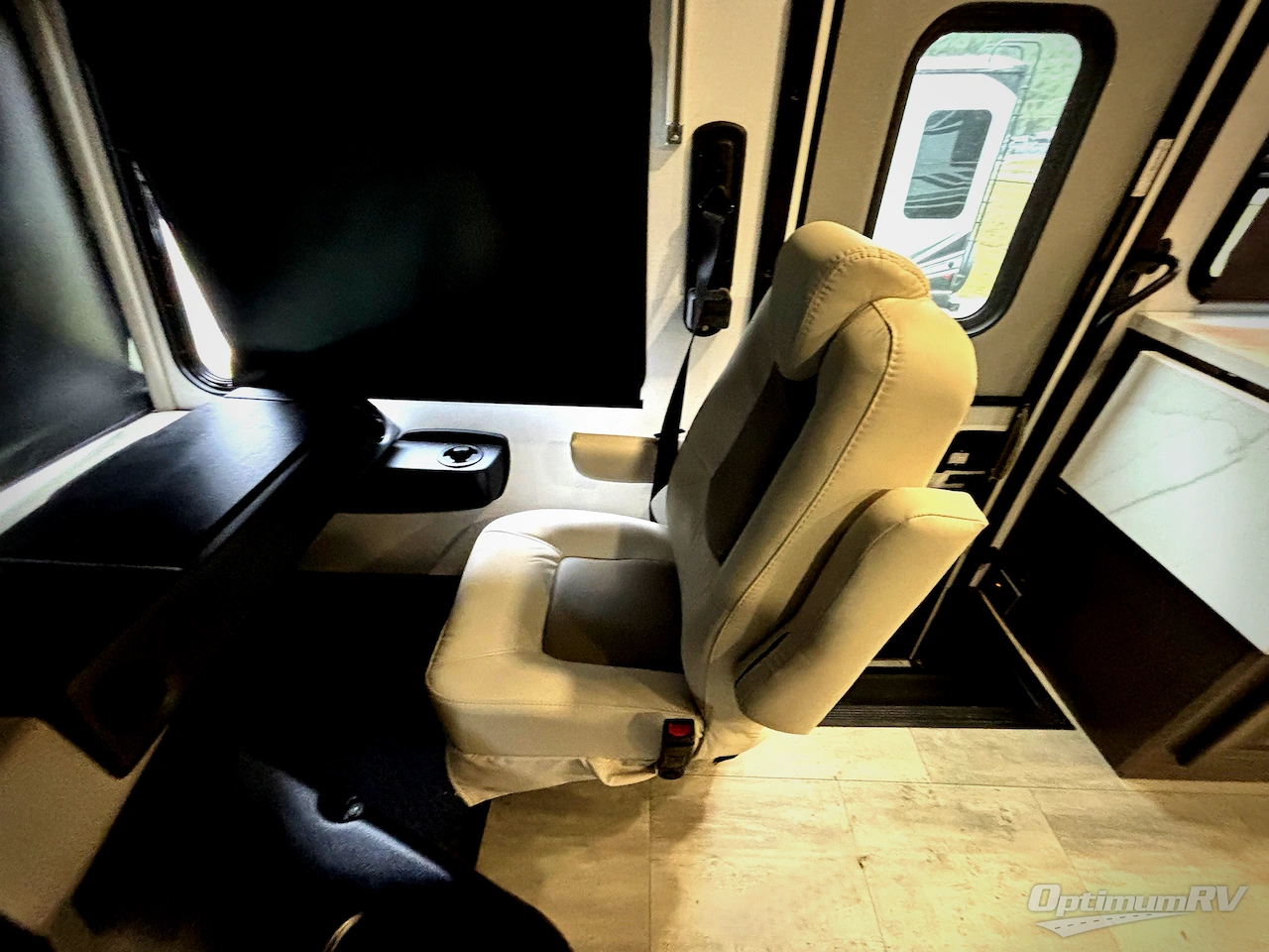 2025 Forest River Georgetown 5 Series 31L5 Photo 9