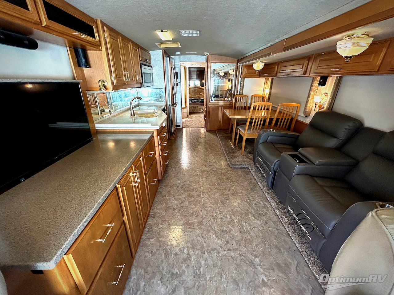 1999 Fleetwood Discovery 37V Photo 4