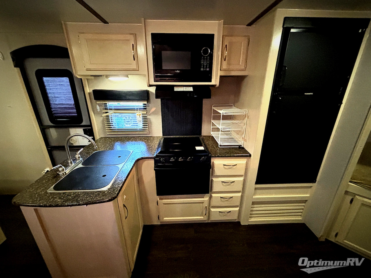2019 Winnebago Towables Minnie 2455BHS Photo 6