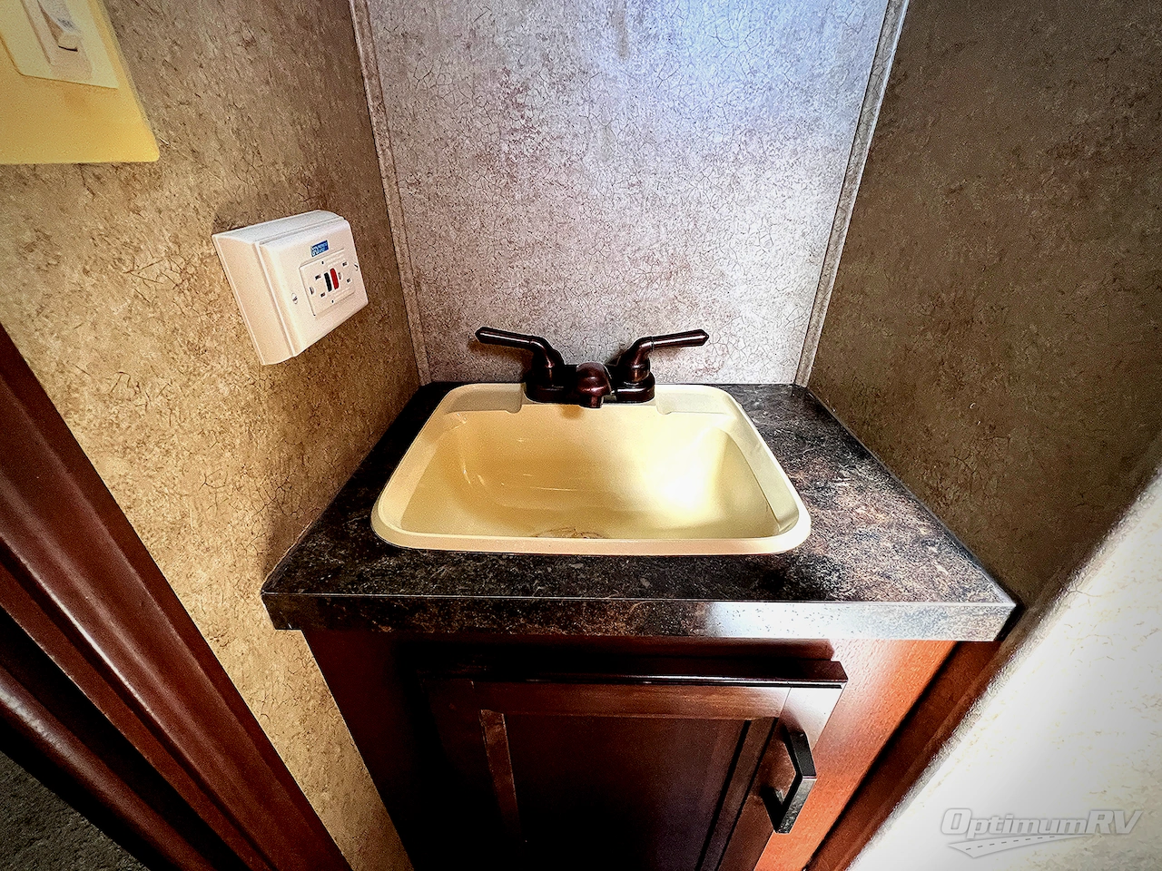 2012 Forest River Sandpiper 365SAQ Photo 12