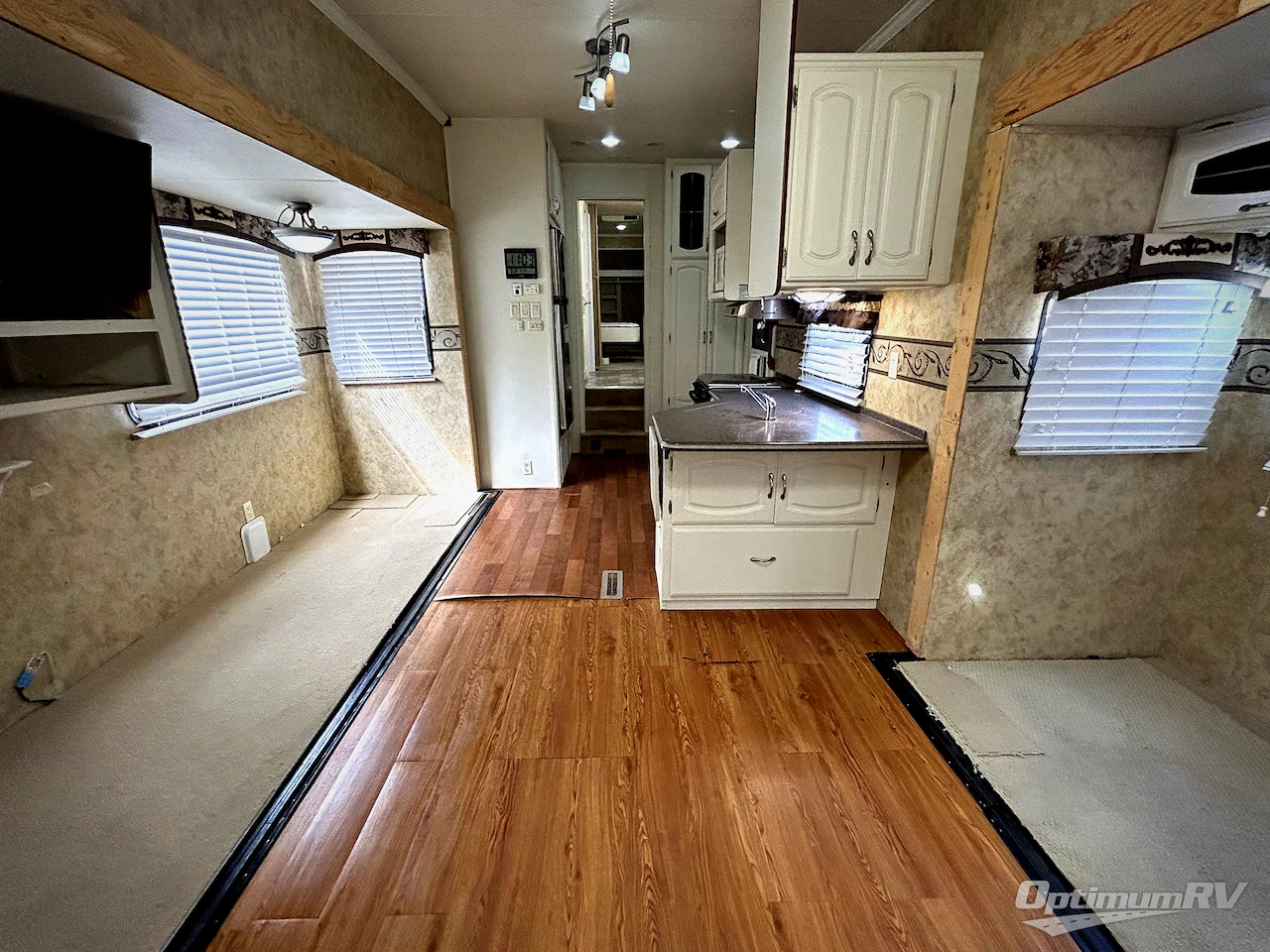2008 Pilgrim Pilgrim 357RLS Photo 3