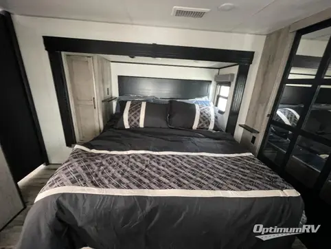 2023 KZ Durango Gold G383RLQ RV Photo 2