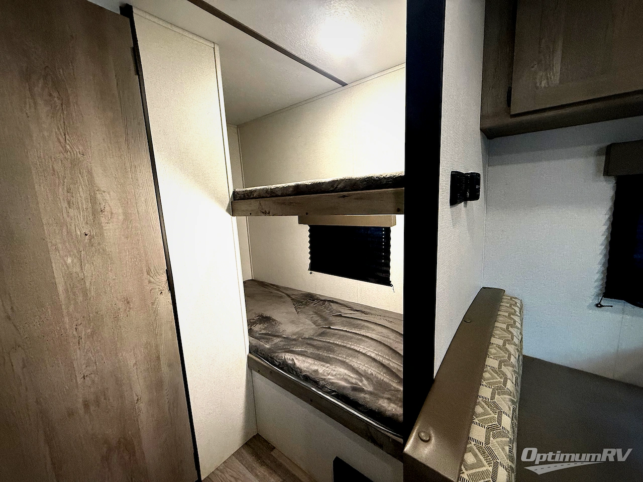 2021 Keystone Springdale Mini 1800BH Photo 10