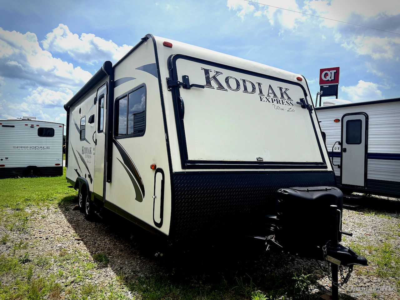 2017 Dutchmen Kodiak Express 222ES Photo 1
