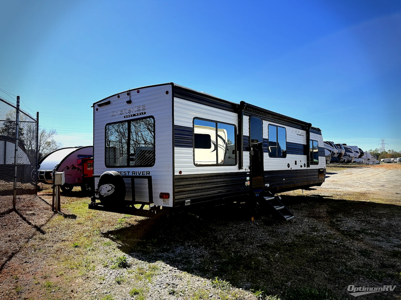 2025 Forest River Cherokee Grey Wolf 27LH Photo 2