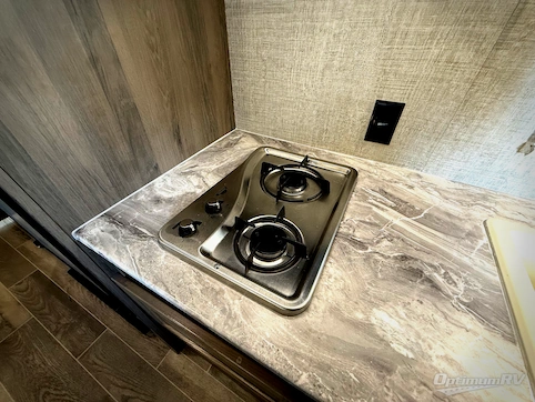 2021 Gulf Stream Enlighten 25BH RV Photo 4