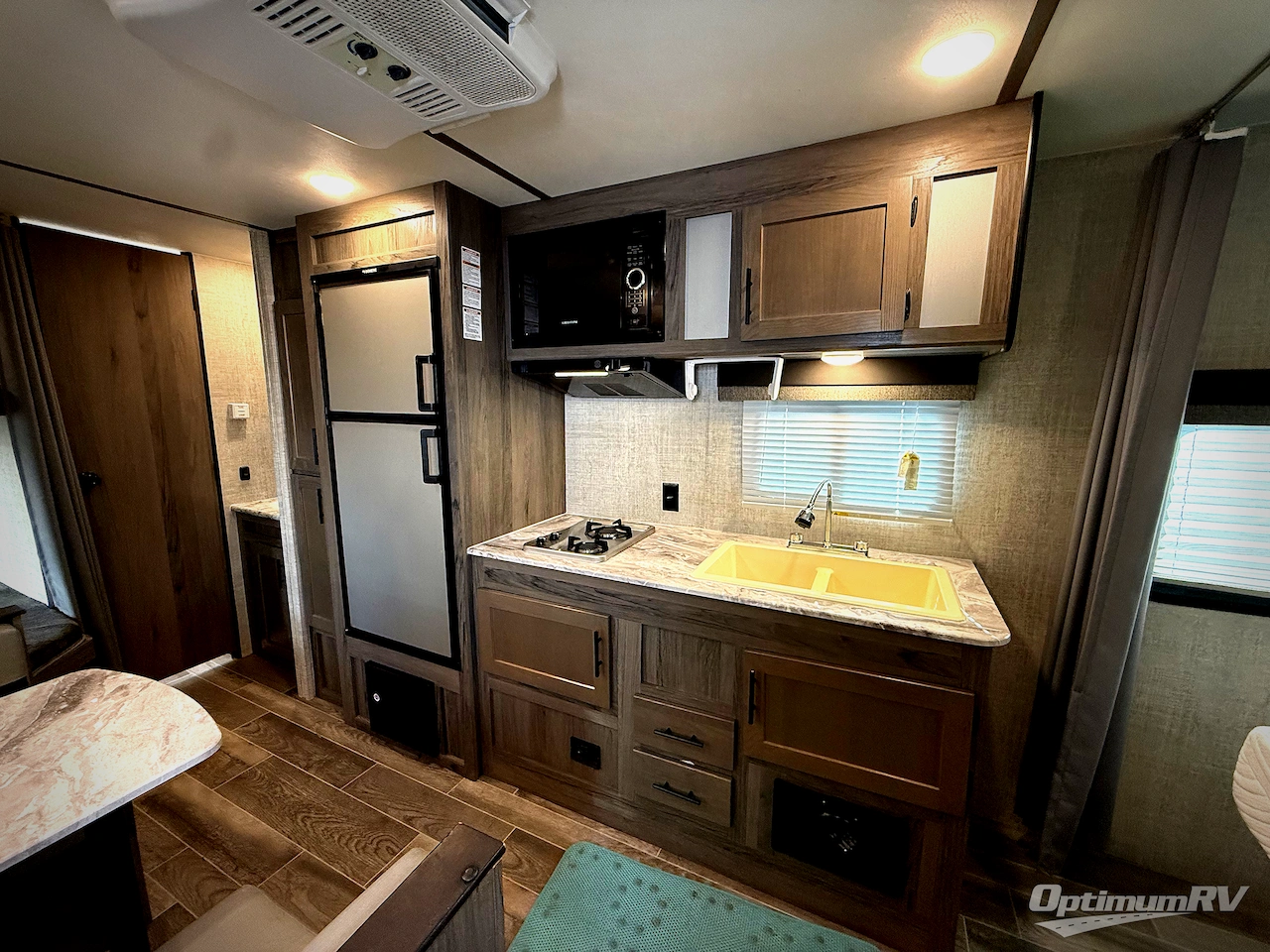 2021 Gulf Stream Enlighten 25BH Photo 8