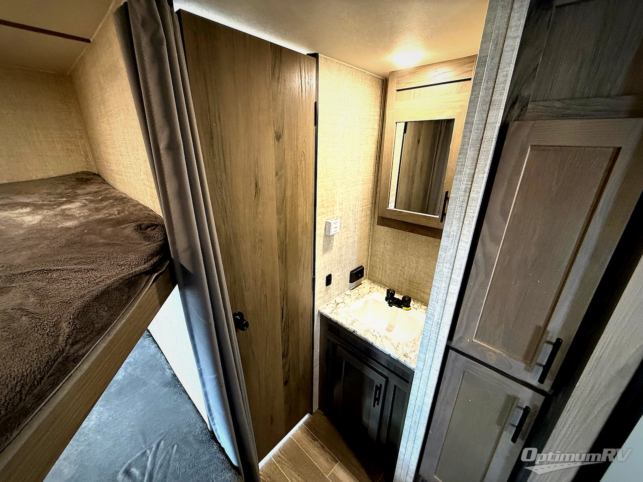 2021 Gulf Stream Enlighten 25BH Photo 15