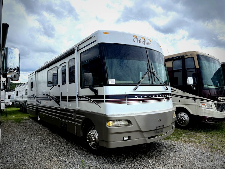 2000 Winnebago Chieftain 36L RV Photo 1
