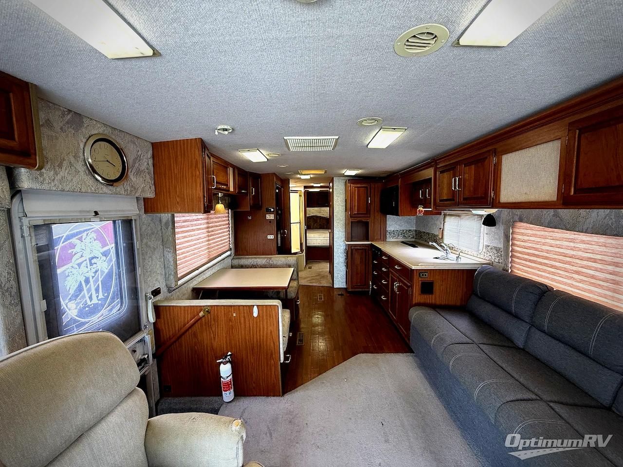 2000 Winnebago Chieftain 36L Photo 2