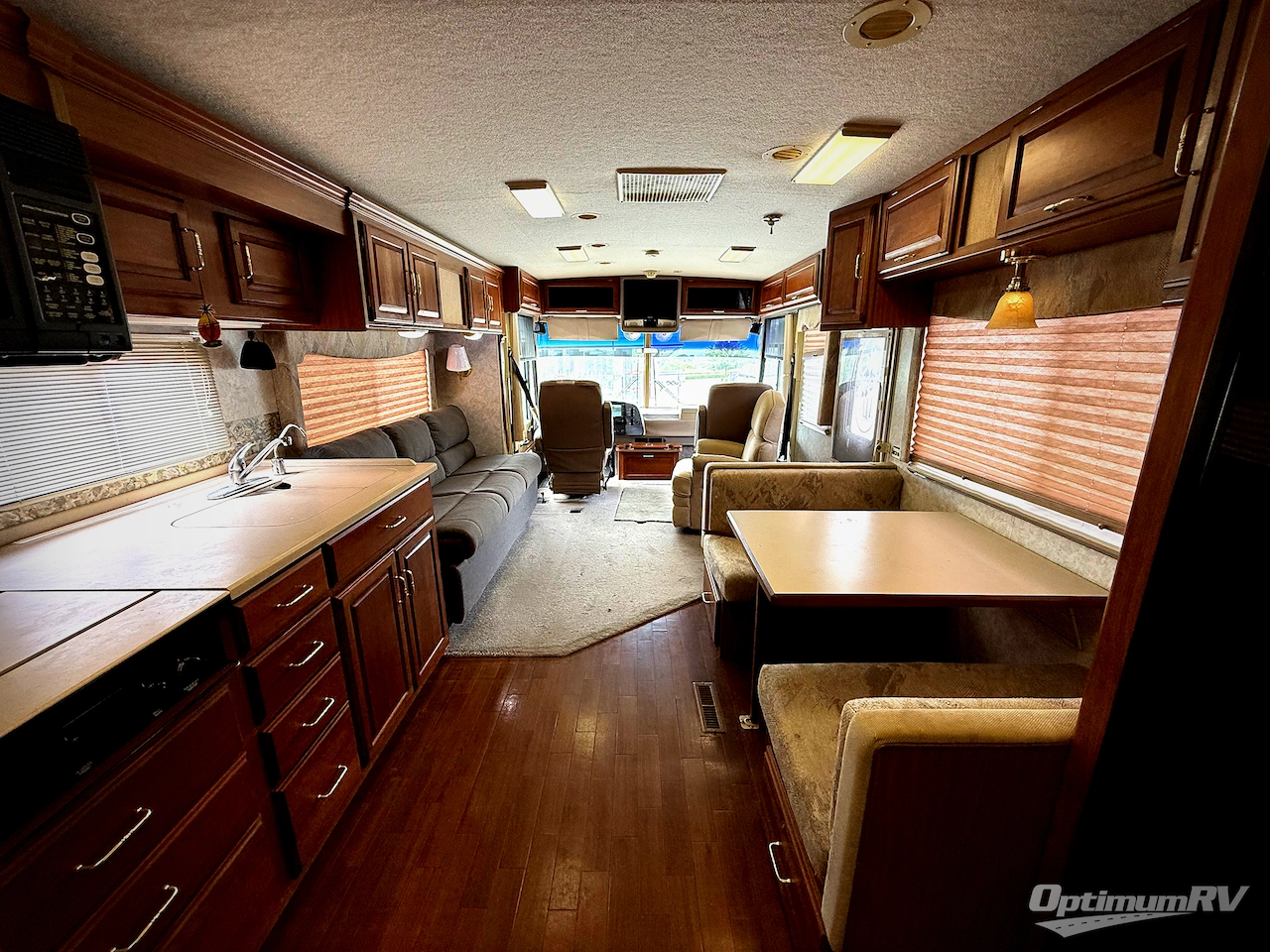 2000 Winnebago Chieftain 36L Photo 3