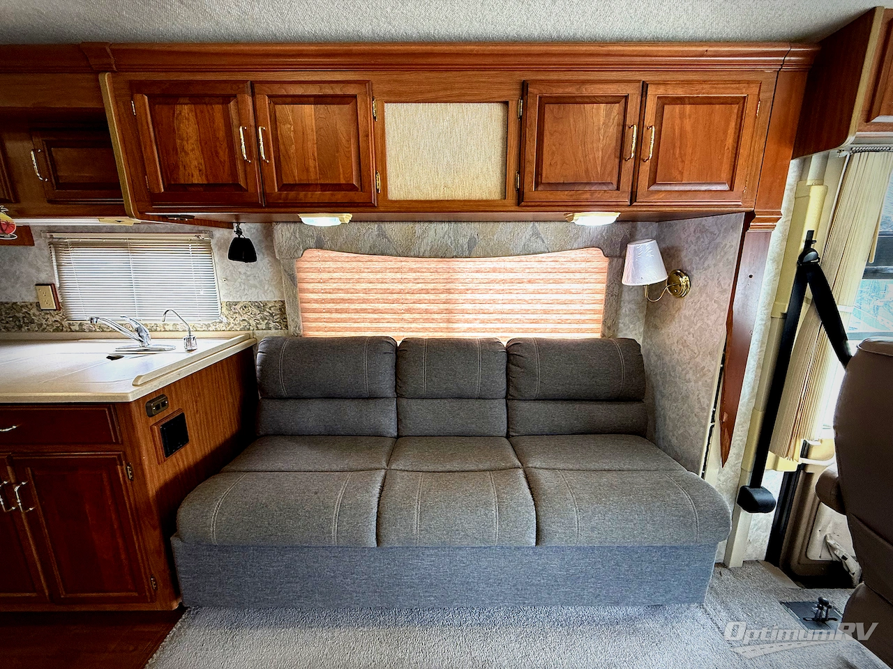 2000 Winnebago Chieftain 36L Photo 5