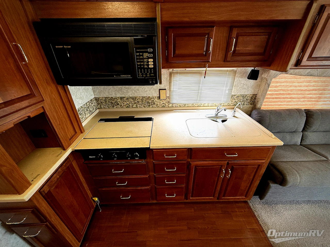 2000 Winnebago Chieftain 36L Photo 7