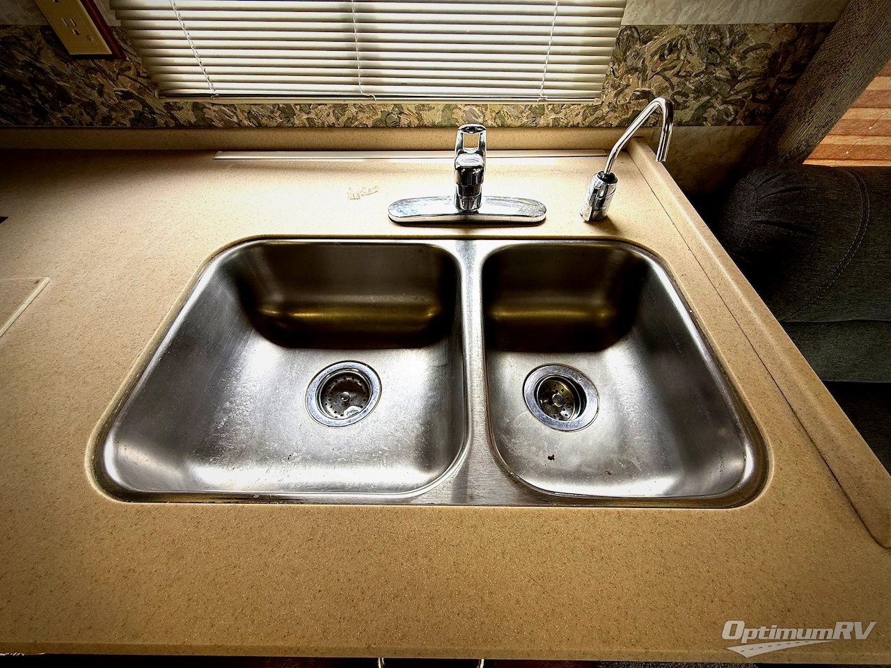 2000 Winnebago Chieftain 36L Photo 8