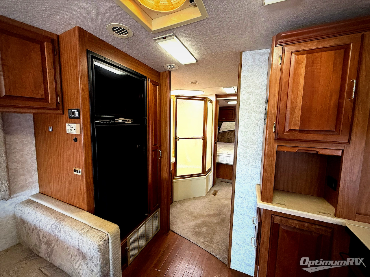 2000 Winnebago Chieftain 36L Photo 10