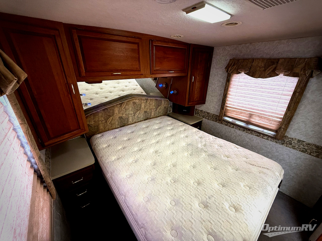 2000 Winnebago Chieftain 36L Photo 14