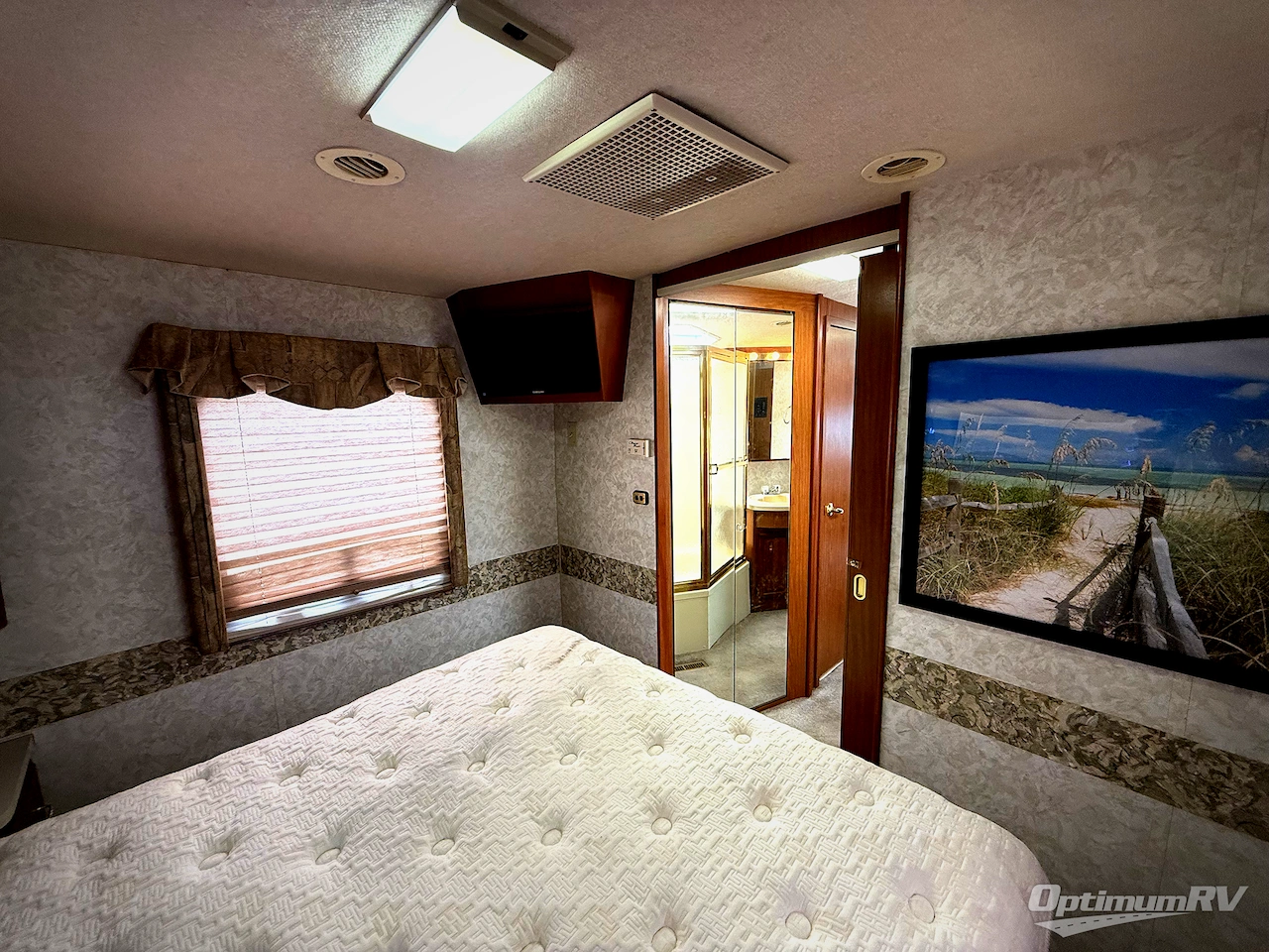 2000 Winnebago Chieftain 36L Photo 15