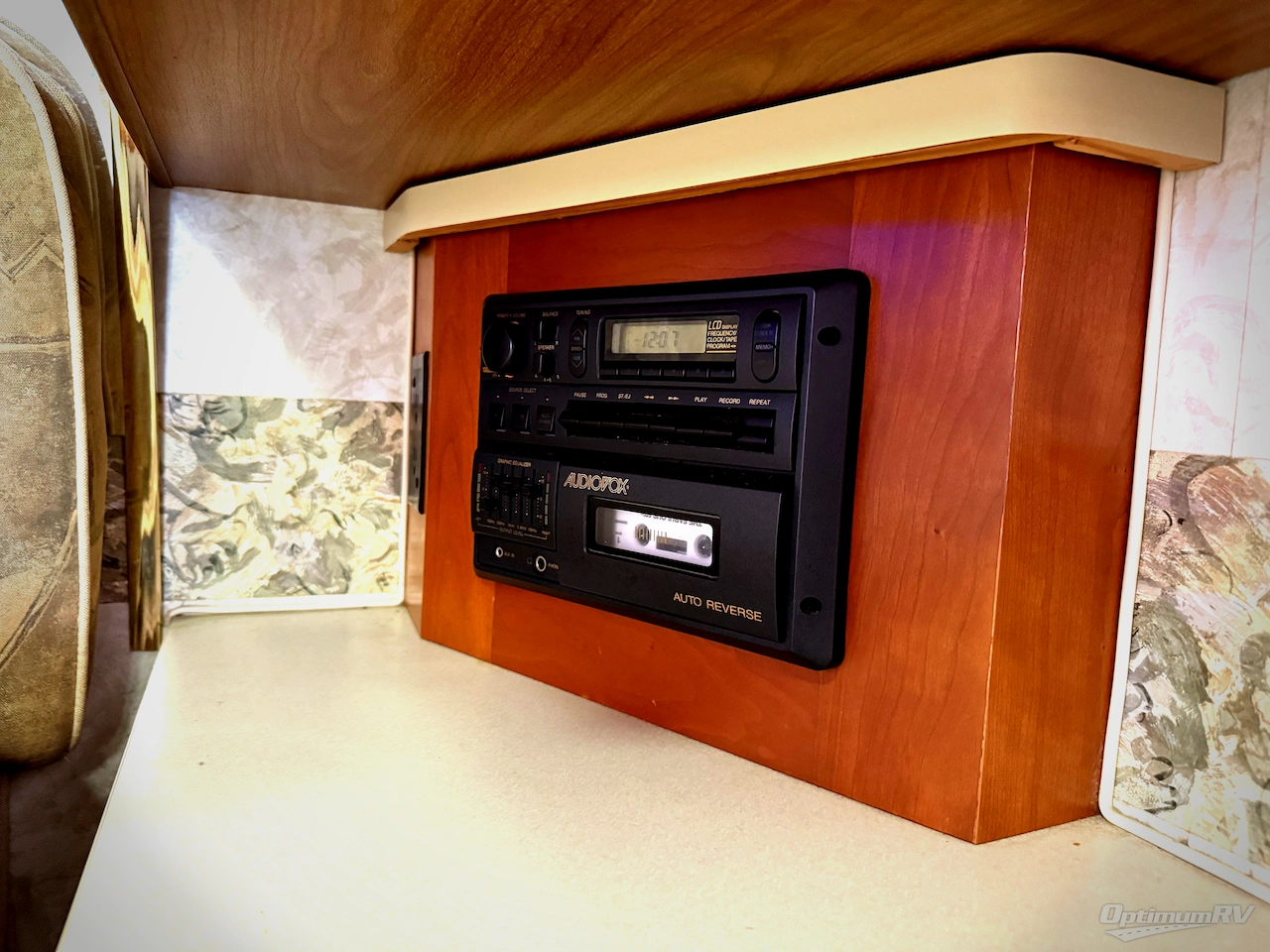 2000 Winnebago Chieftain 36L Photo 16