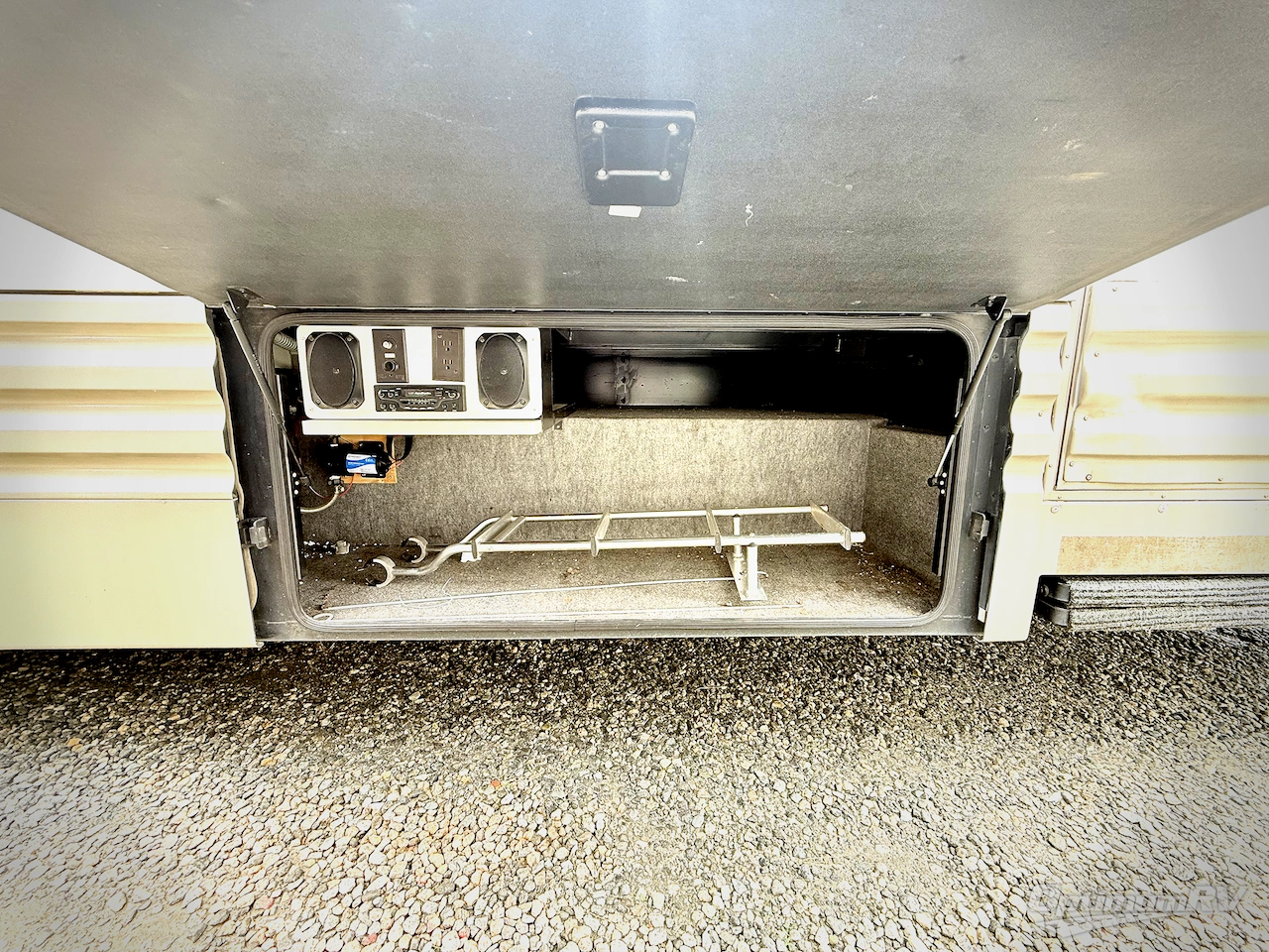 2000 Winnebago Chieftain 36L Photo 18