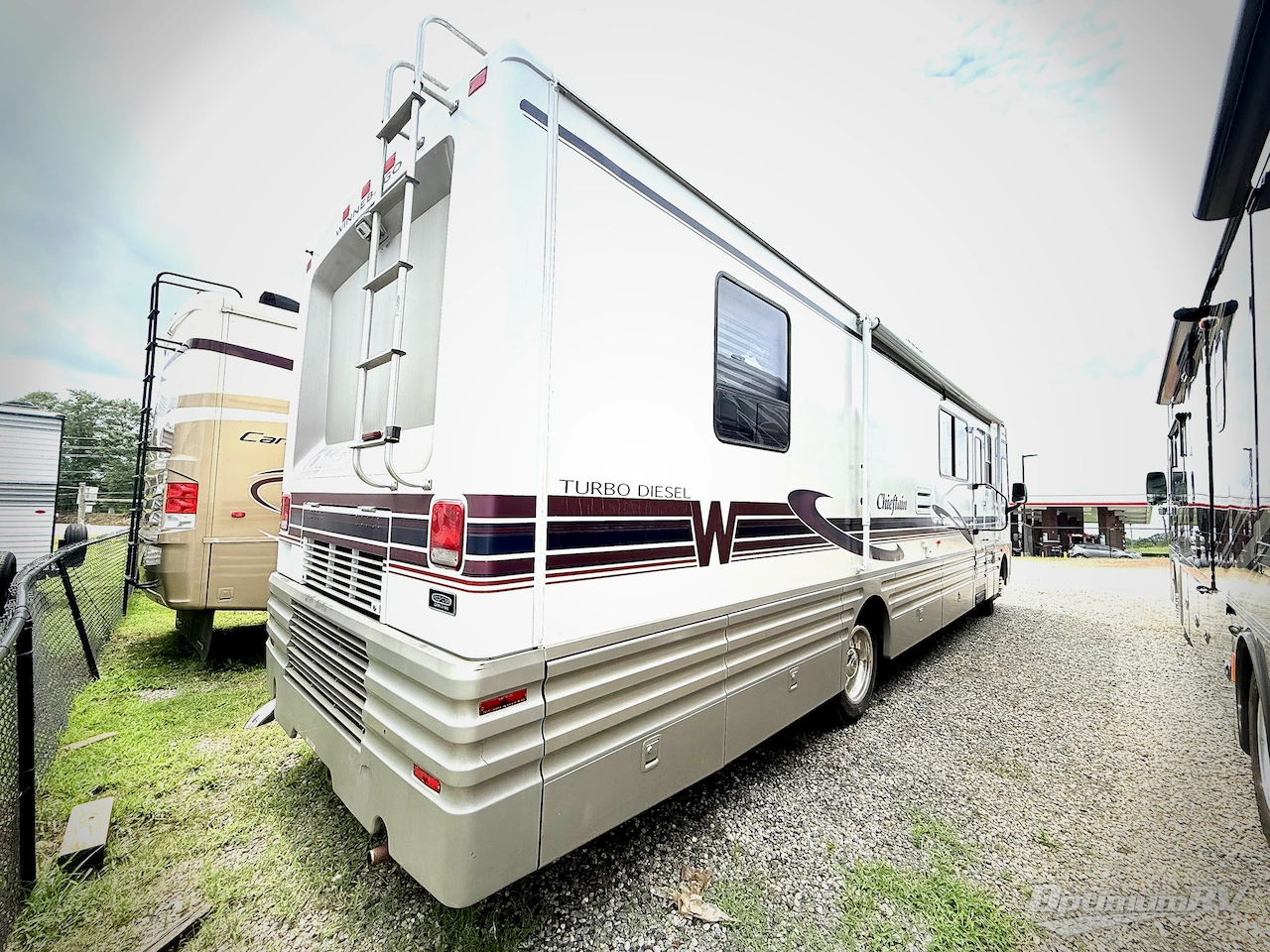 2000 Winnebago Chieftain 36L Photo 19