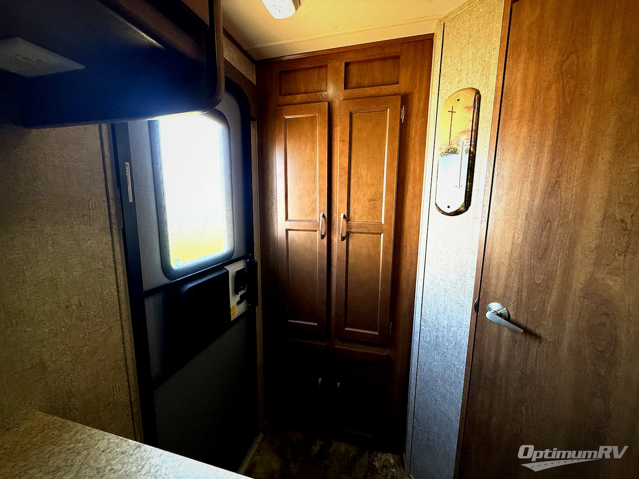 2015 Coachmen Apex Ultra-Lite 239RBS Photo 6