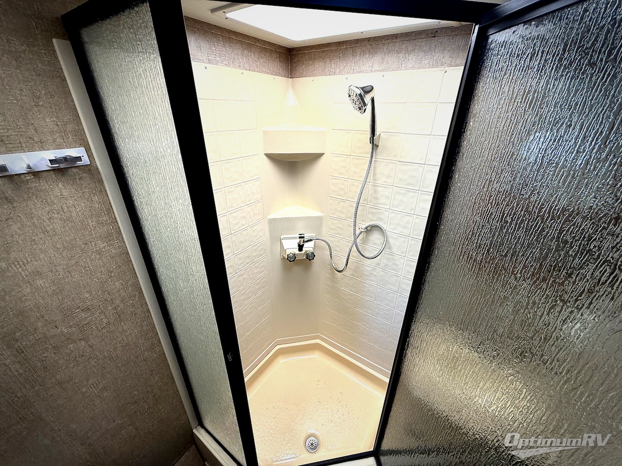 2015 Coachmen Apex Ultra-Lite 239RBS Photo 8