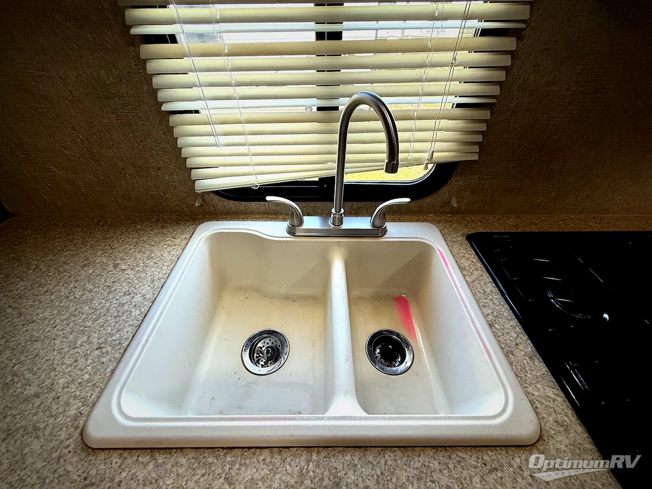 2015 Coachmen Apex Ultra-Lite 239RBS Photo 13