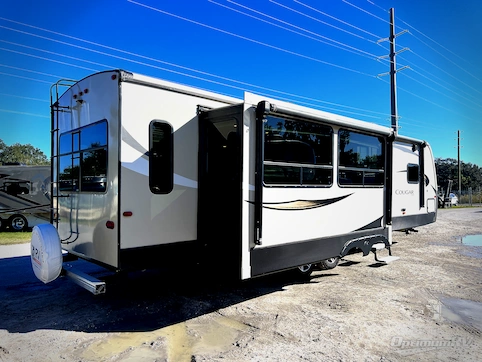 2018 Keystone Cougar Half-Ton Series 32RLI RV Photo 3