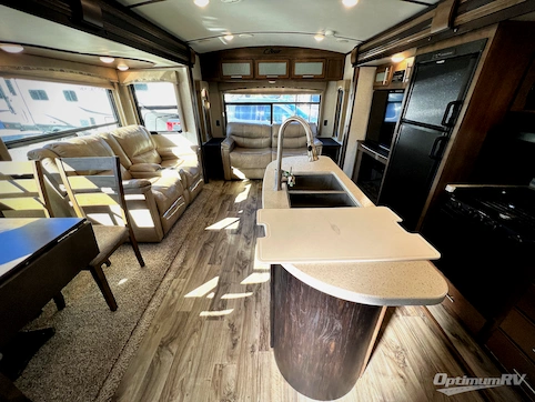 2018 Keystone Cougar Half-Ton Series 32RLI RV Photo 4