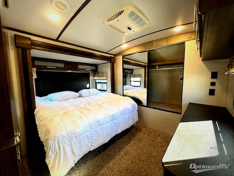 2018 Keystone Cougar Half-Ton Series 32RLI RV Photo 4