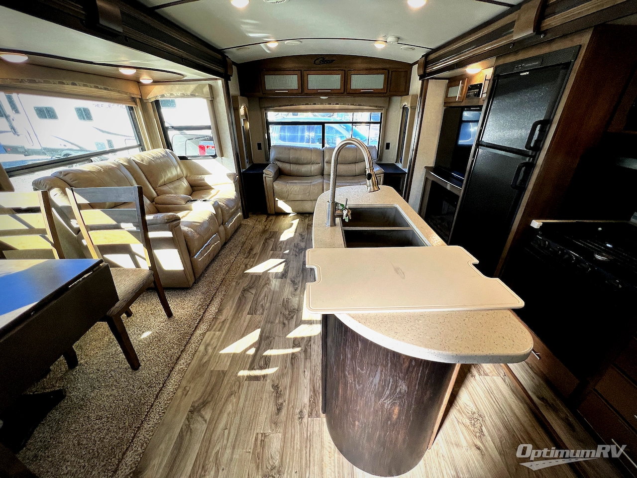 2018 Keystone Cougar Half-Ton Series 32RLI Photo 4