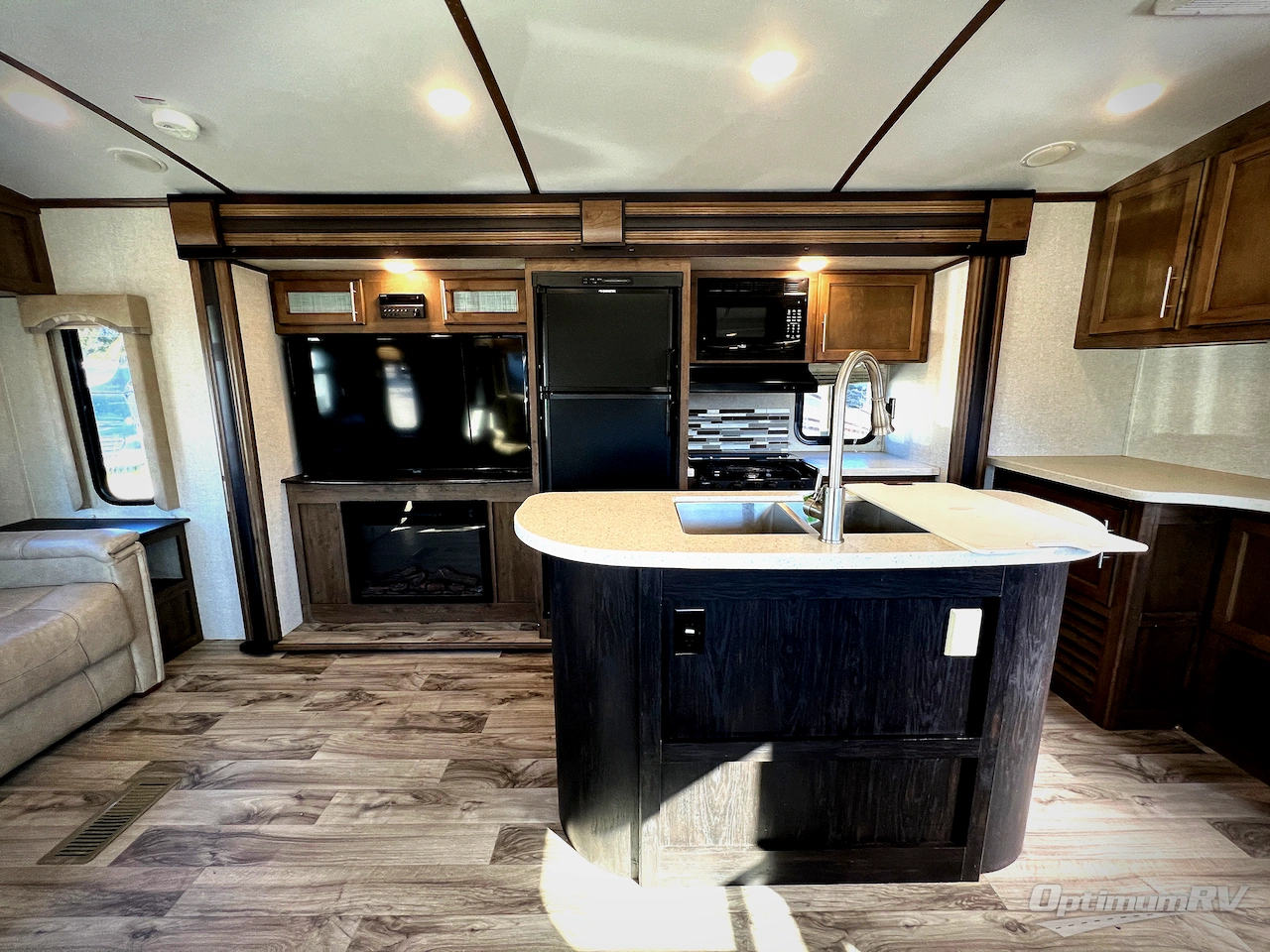 2018 Keystone Cougar Half-Ton Series 32RLI Photo 11