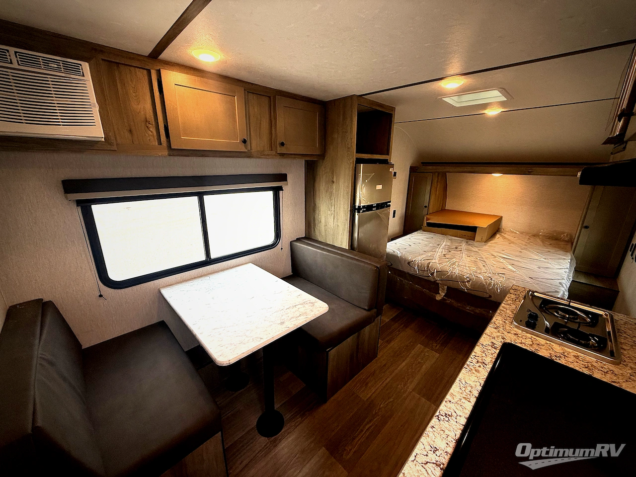 2026 Sunset Park Sun Lite LTD 19RB Photo 4