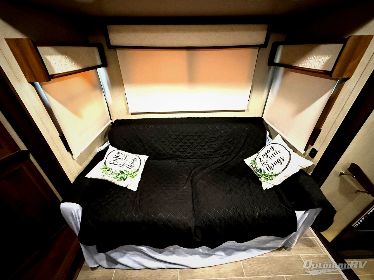 2019 Palomino Columbus 1492 389FL Photo 6
