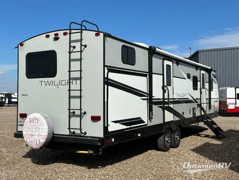 2021 Cruiser Twilight Signature TWS 3300 RV Photo 2