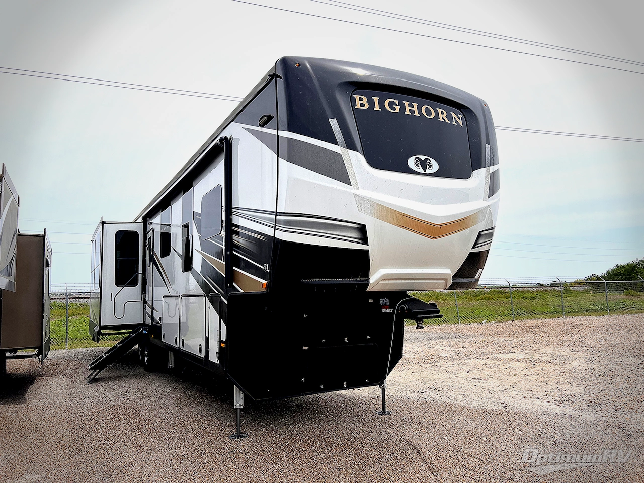 2022 Heartland Bighorn 3960LS Photo 1