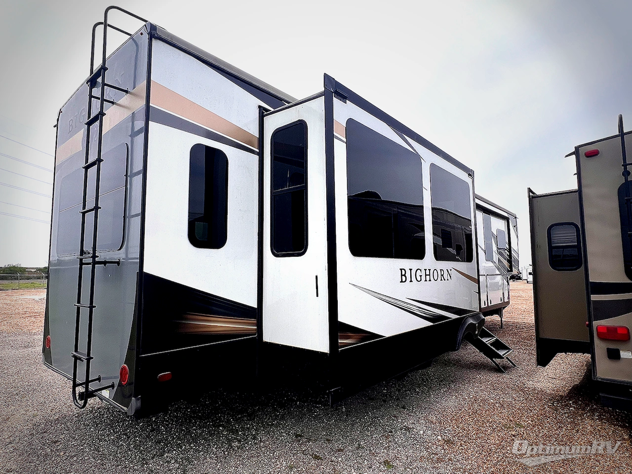 2022 Heartland Bighorn 3960LS Photo 2