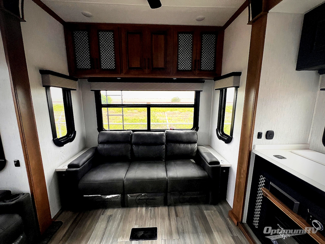 2022 Heartland Bighorn 3960LS Photo 13