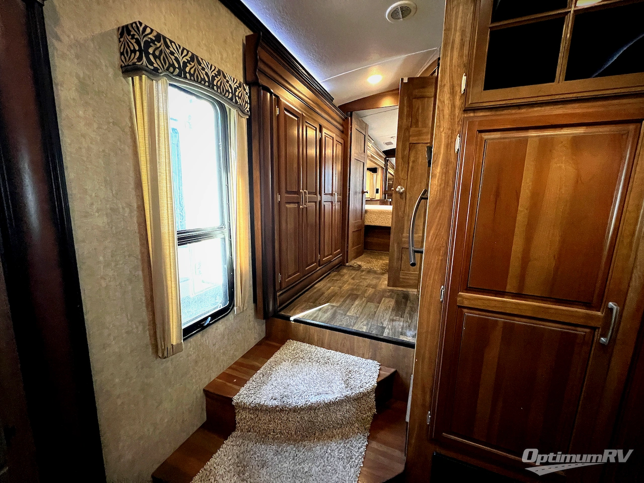 2017 Keystone Montana 3721RL Photo 15
