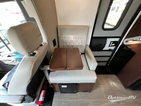 2021 Regency Ultra Brougham UB25IB RV Photo 2