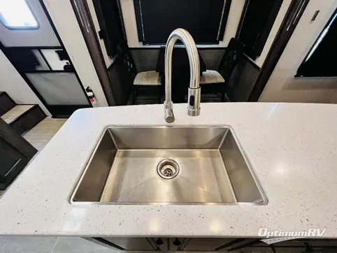 2020 Heartland Bighorn Traveler 39FL RV Photo 2