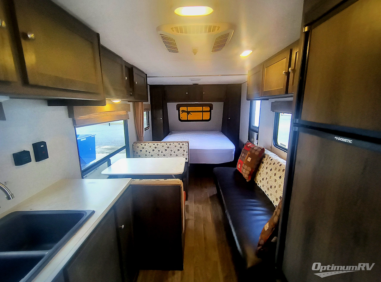 2019 Coachmen Clipper Ultra-Lite 21FQ Photo 4