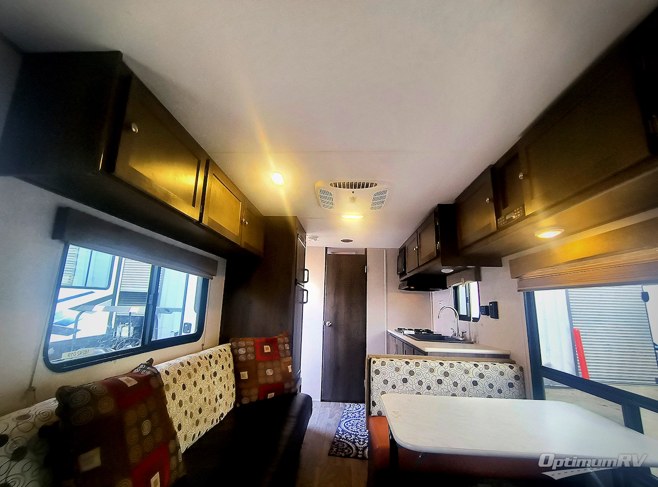 2019 Coachmen Clipper Ultra-Lite 21FQ Photo 5