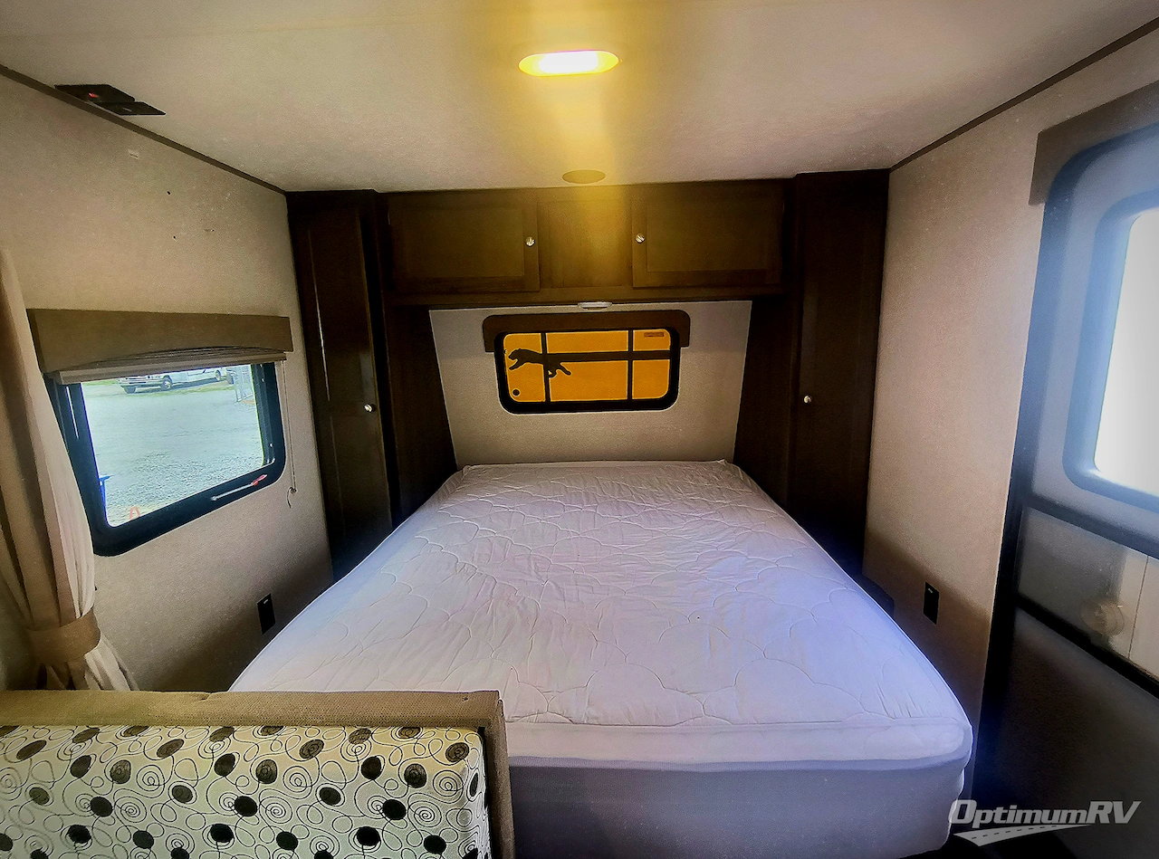 2019 Coachmen Clipper Ultra-Lite 21FQ Photo 6