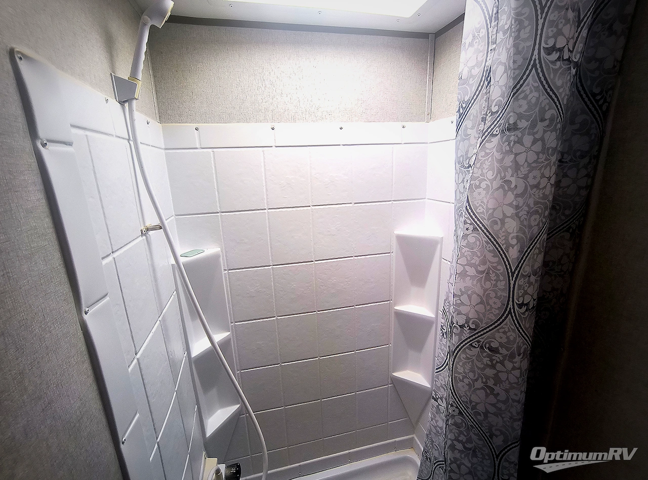 2019 Coachmen Clipper Ultra-Lite 21FQ Photo 9