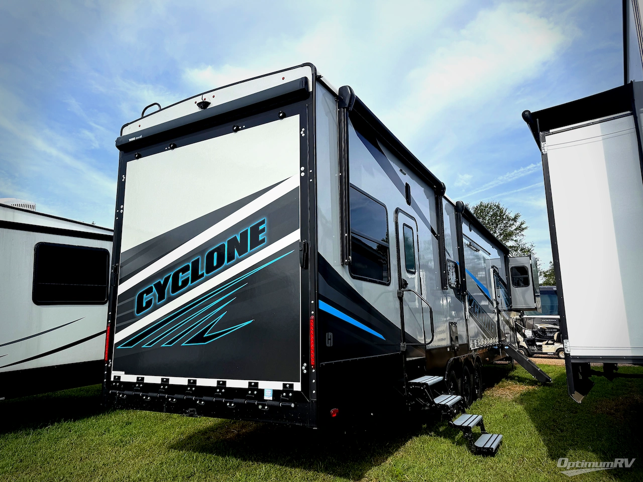 2025 Heartland Cyclone 4270 Photo 2