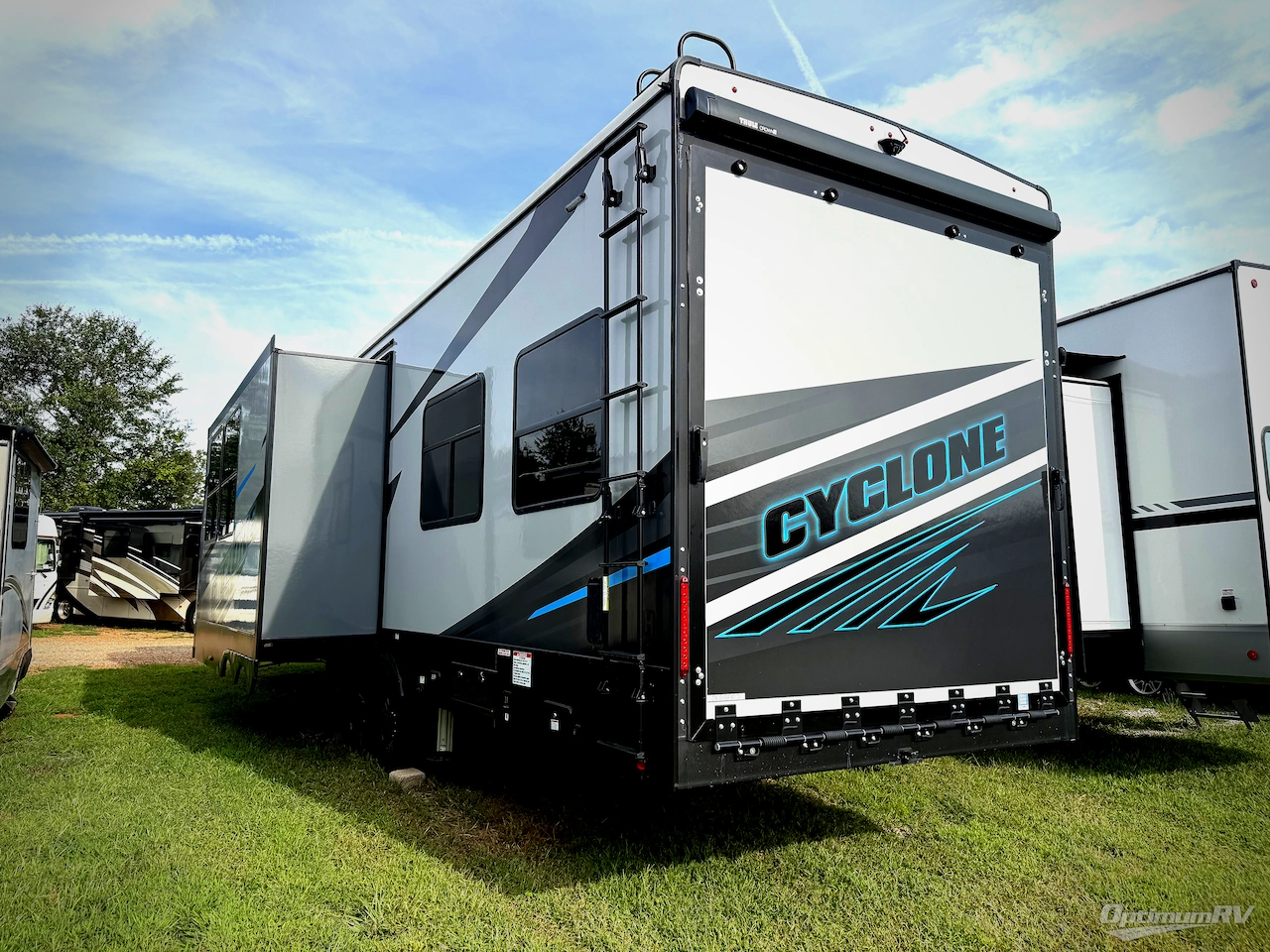 2025 Heartland Cyclone 4270 Photo 3