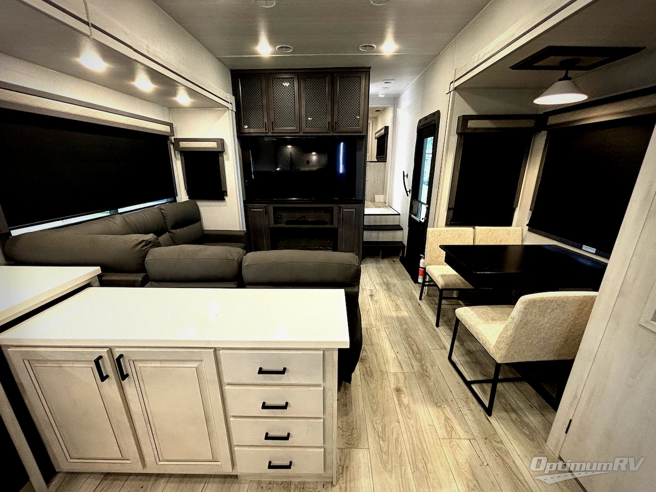 2025 East To West Takoda 399TH Photo 5